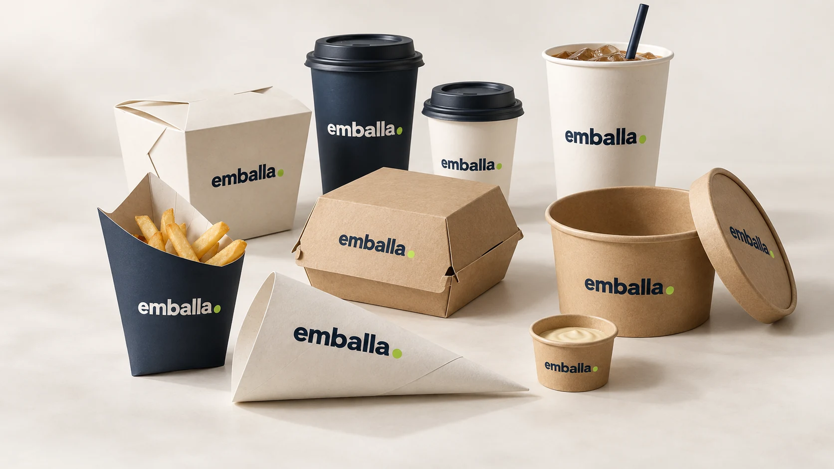 Emballas koncept för pappersstrutar, hamburgerlådor, dryckesmuggar, matskålar och såsbägare