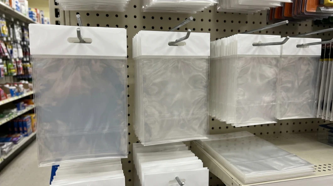Plastförpackningar med upphängningshål