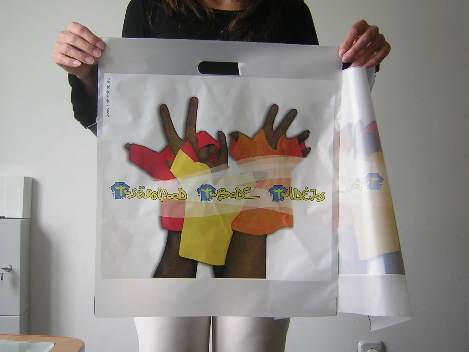 Product example: die-cut handle plastic bags